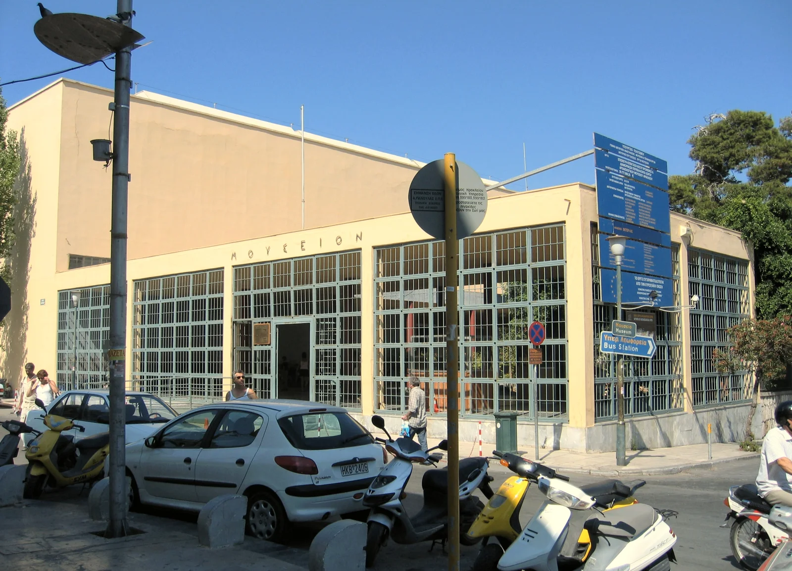 The Heraklion Archaeological Museum, a short walk away