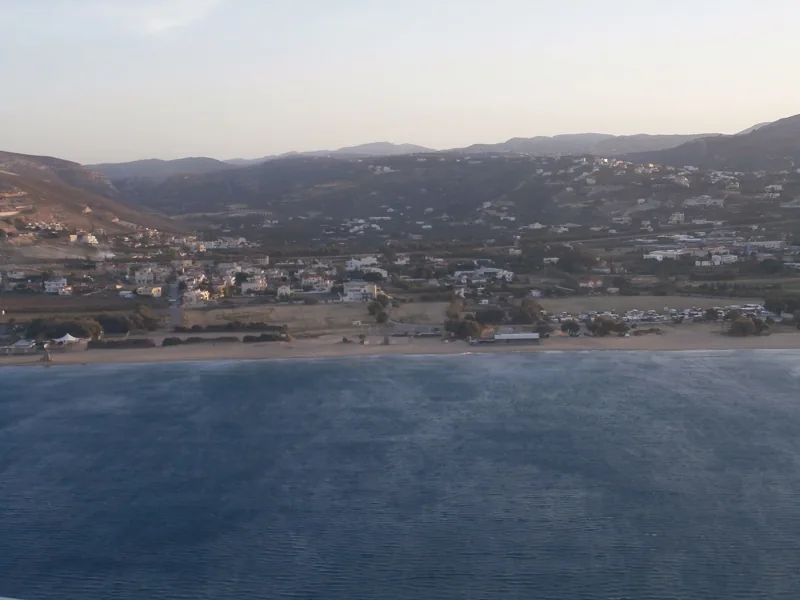 Playa de Karteros: la larga bahía de arena de Heraclión