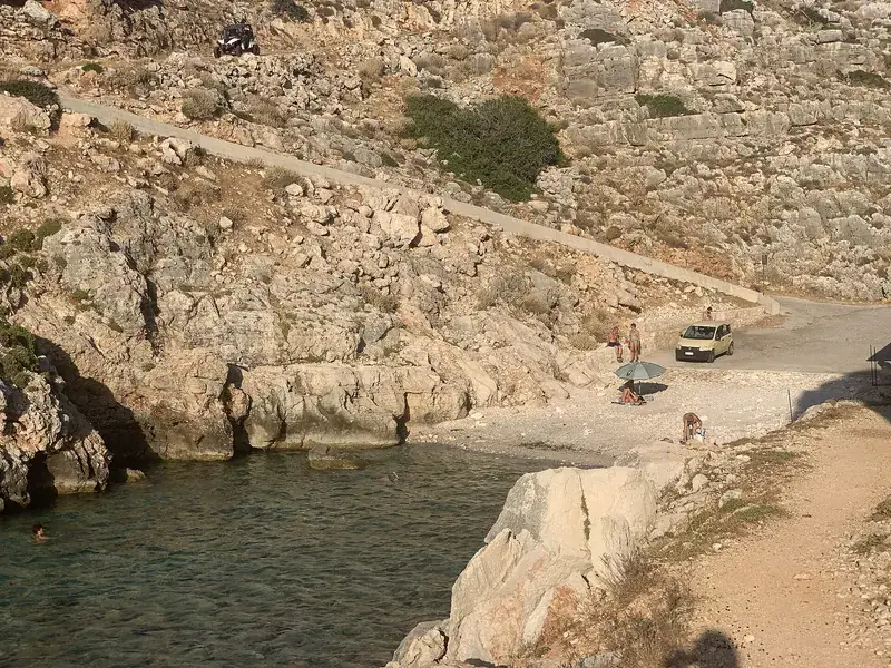 La cala rocosa de Koutalas, cerca de Kokkino Chorio, Chania
