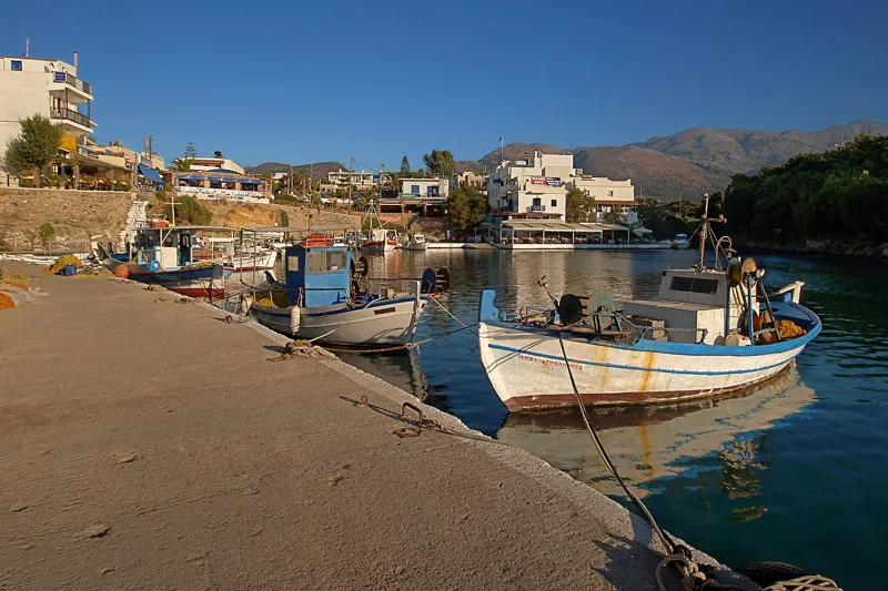Playa del puerto de Sissi (Limani)