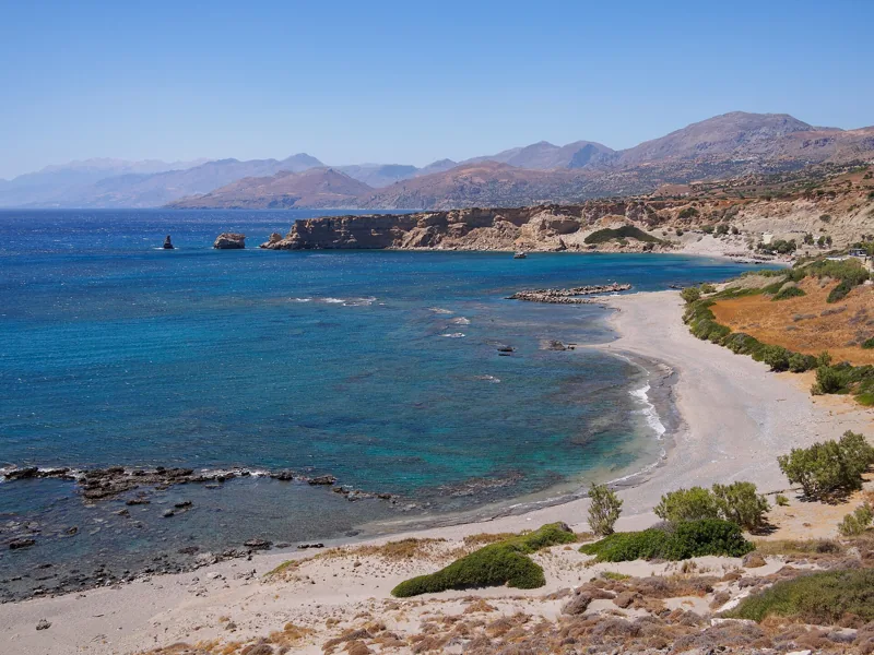 Triopetra, a pocos km al sureste en la misma costa