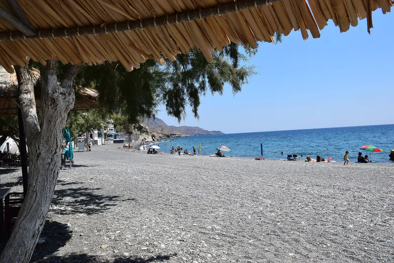 Playa y sombra en Treis Ekklisies, sur de Creta